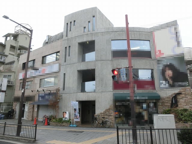 高槻市真上町1丁目 人通り・交通量の多い交差点に面す店舗事務所!