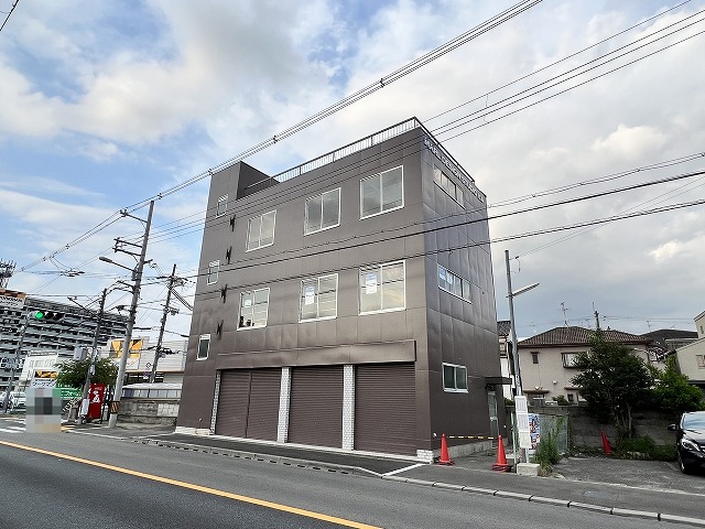 高槻市高西町　府道１６号線沿い店舗事務所！
